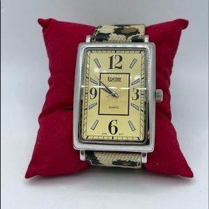 ⌚️⏱🕧Quartz Watch bright silver finish case with animal print band